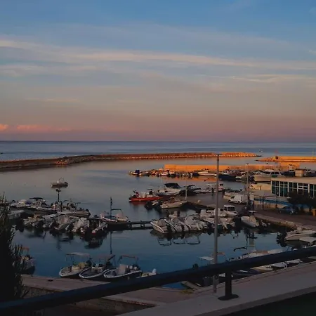 Dimora Del Marchese 아파트호텔 4*